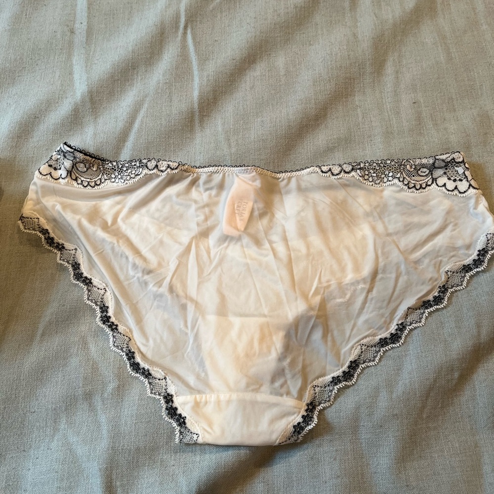 Victoria Secret Intimates Matching Set - Picture 8 of 8